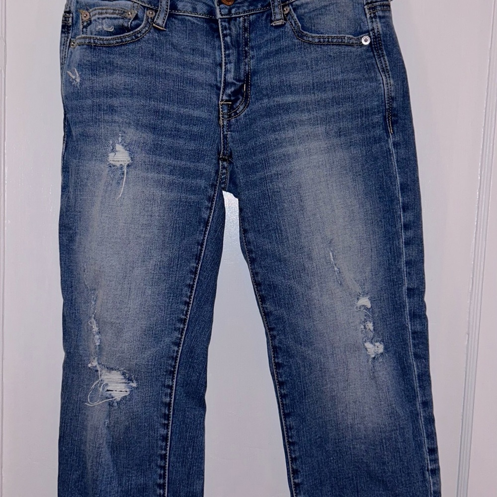 Womens AE destroyed Boy Fit cropped jeans size 2 - Picture 2 of 6